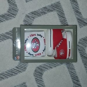 Baby Fanatic 2 Piece Bib and Shoes - NFL - Unisex Infant Apparel 0-6 months